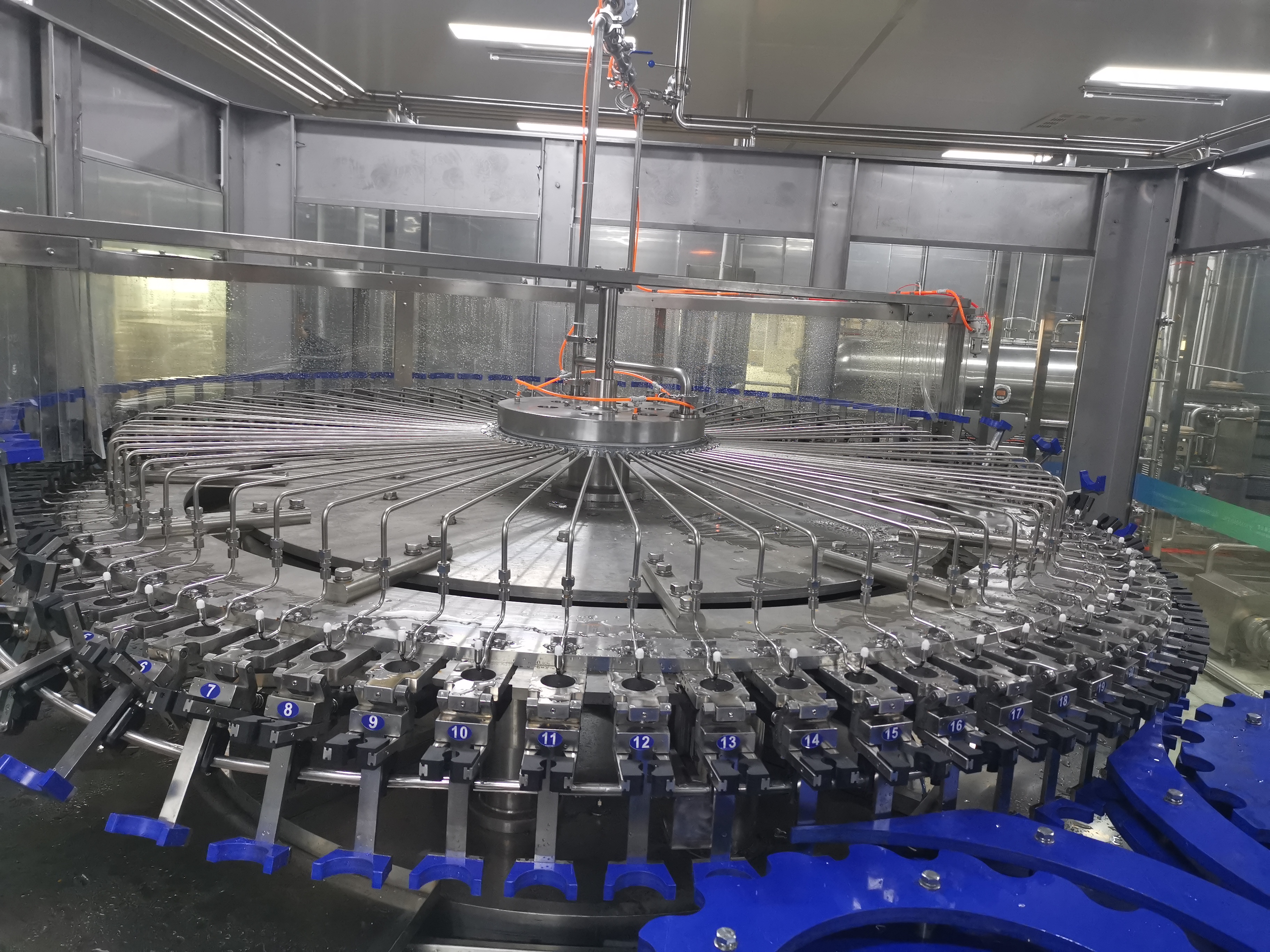 24000bph cam şişelenmiş zanaat bira doldurma tam çizgi ropp kapağı 