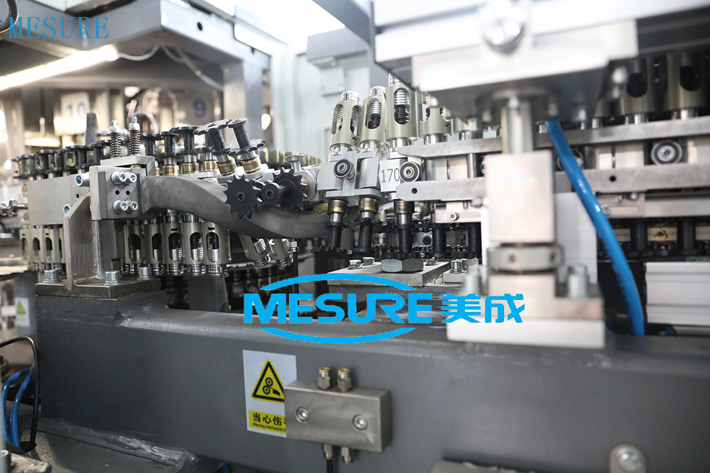 Gazlı içecekler için kompakt darbe dolgusu kapağı makinesi | Özel evcil hayvan şişesi hattı, yüksek çıkış ve düşük maliyet