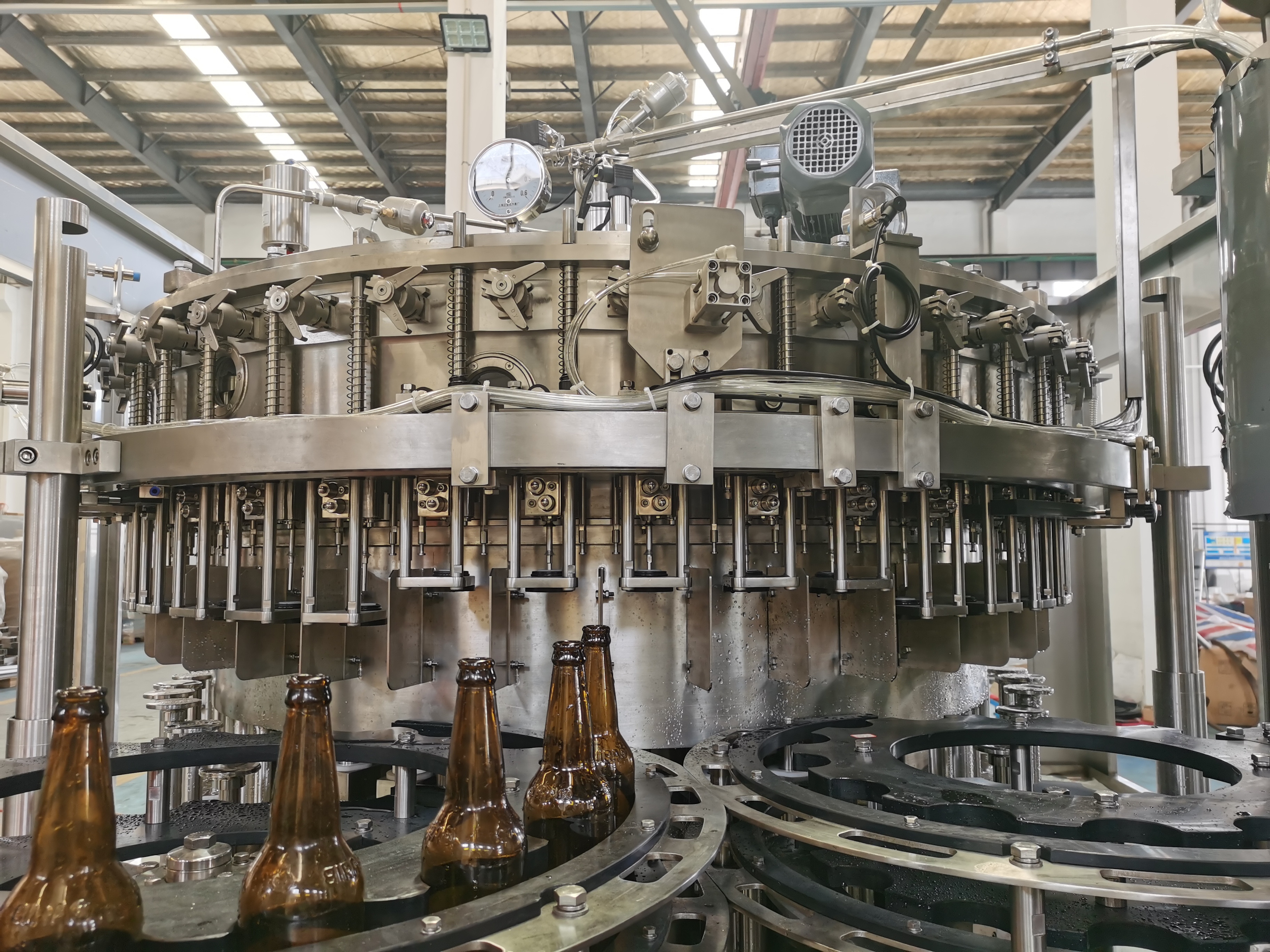 Cam Şişelenmiş Bira Doldurma Makinesi Taç Kapağı 