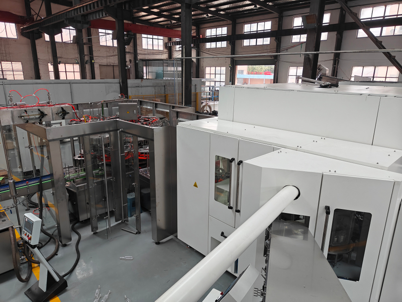 Sıcak Dolgu Pet Şişesi Hattı: Meyve suları için üfleme dolgulu kaplama kombine makinesi | Özel 18000bph yüksek çıkış