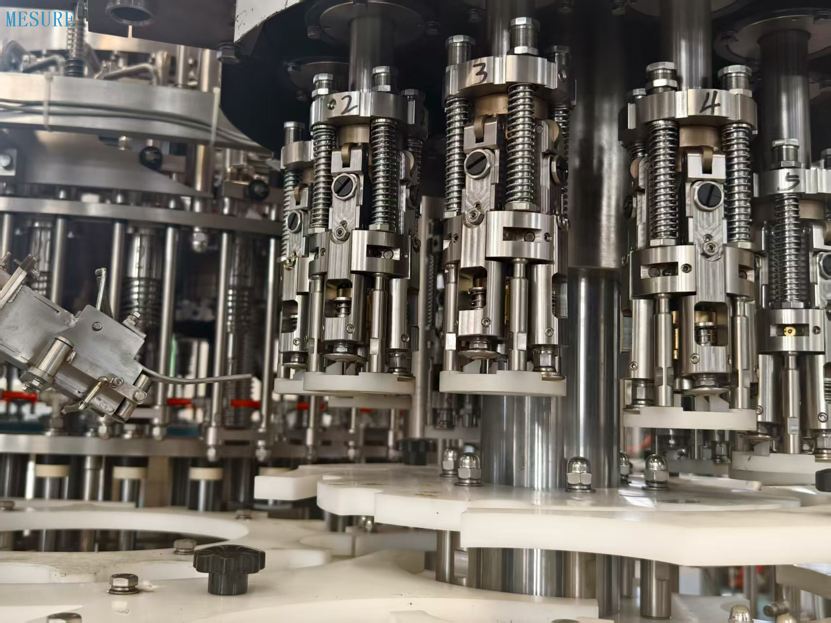 Cam şişe suyu üretimi için yüksek kaliteli dolum makinesi