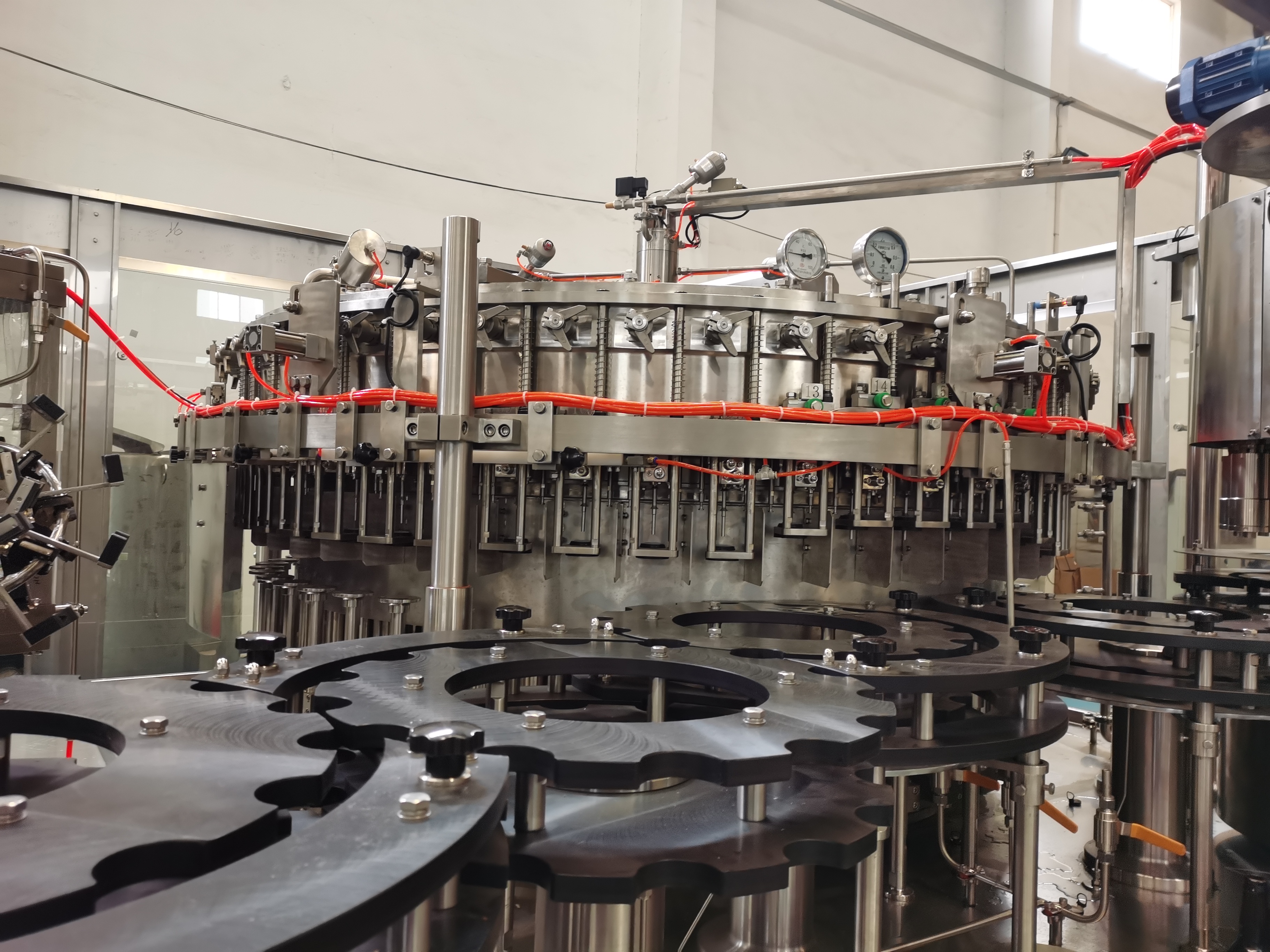 Cam Şişelenmiş Bira Doldurma Makinesi Yüzük Kapağı 