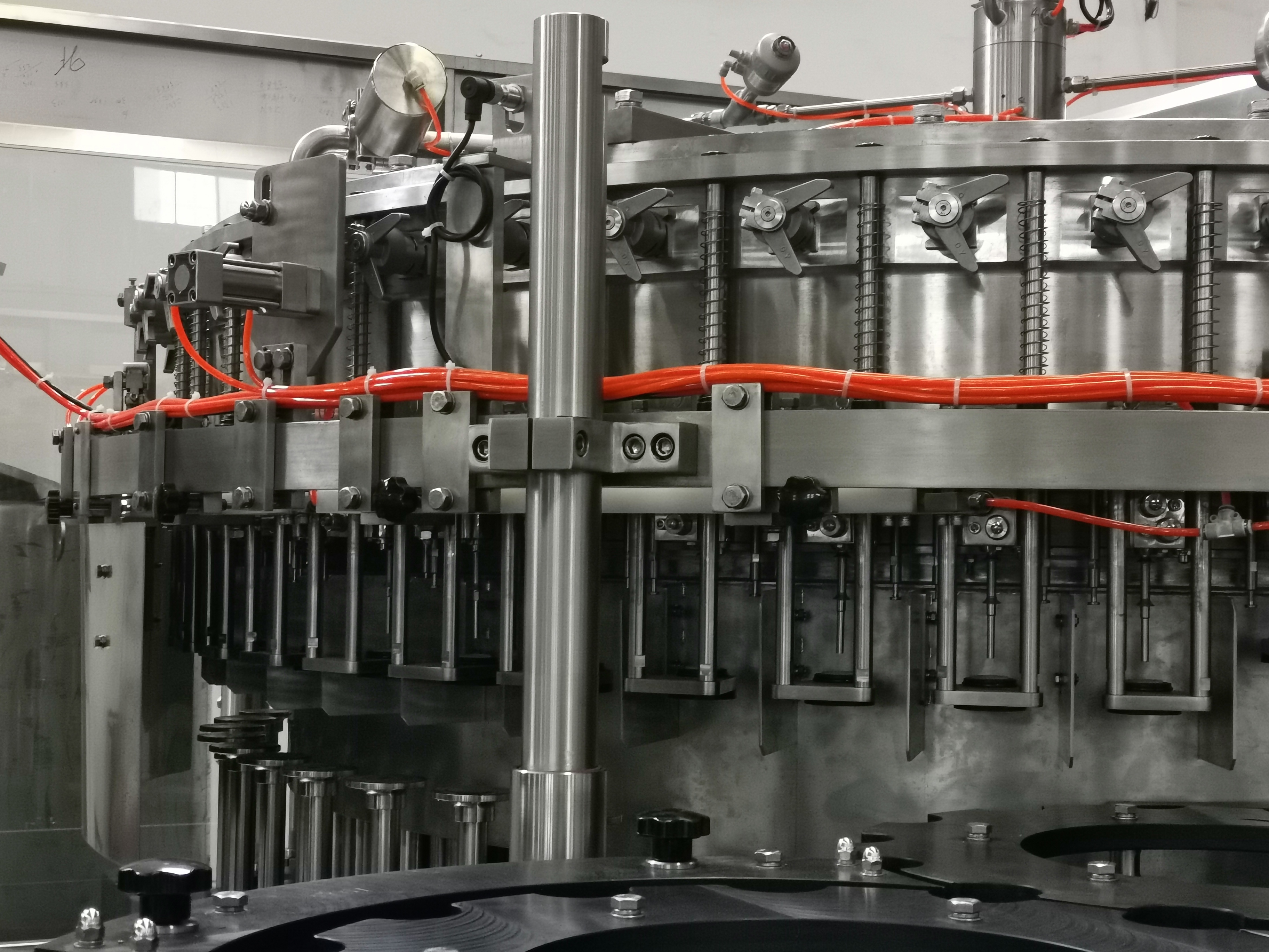 Cam Şişelenmiş Bira Doldurma Makinesi Yüzük Kapağı 