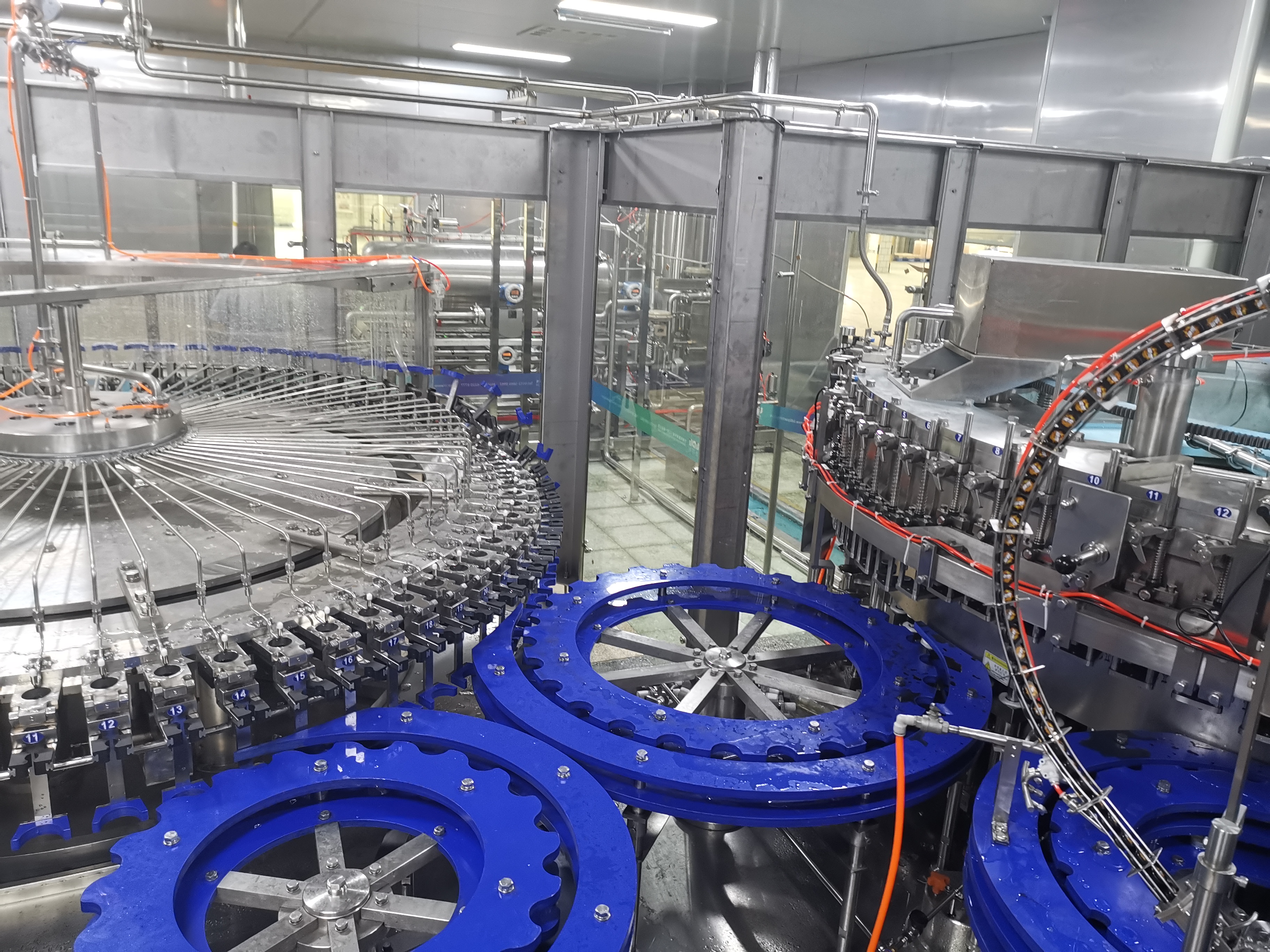 24000bph cam şişelenmiş zanaat bira doldurma tam çizgi ropp kapağı 