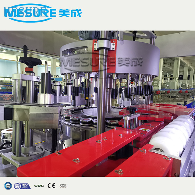 Otomatik Doğrusal Döner OPP Sıcak eriyik yapıştırıcı etiketleme Etiket Makinesi Plastik Şişe İçecekler İçecek Fabrikası